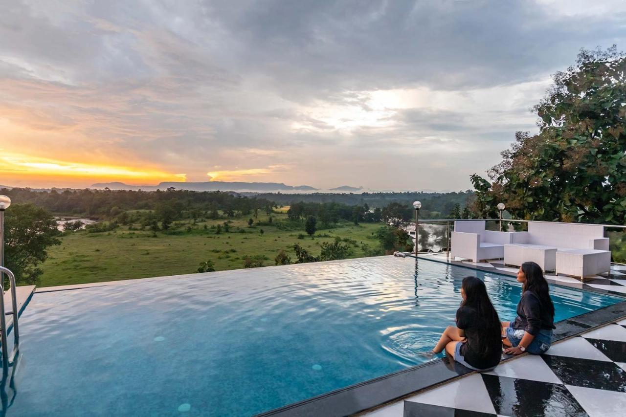 Stayvista'S Vine & Splash - Riverside Villa With An Infinity Pool And Indoor Games Karjat Buitenkant foto