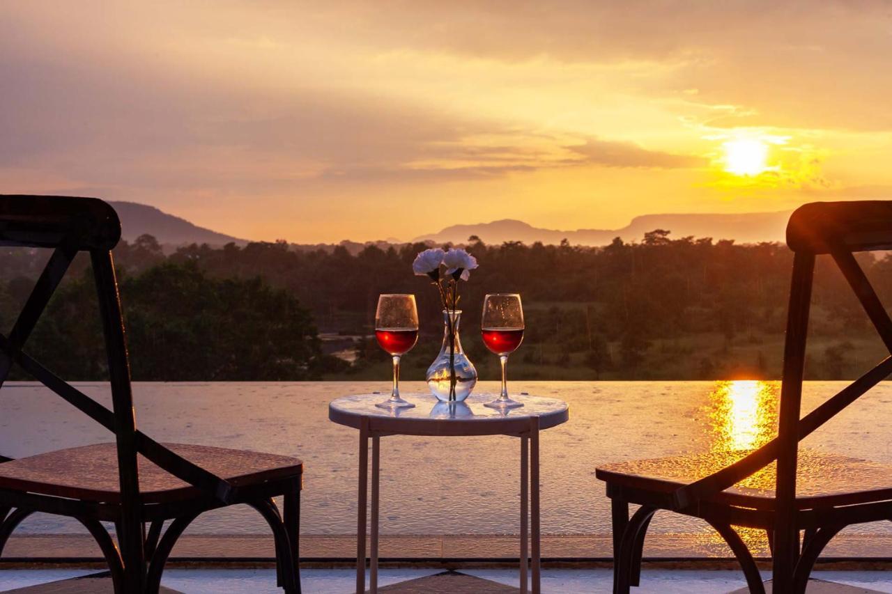 Stayvista'S Vine & Splash - Riverside Villa With An Infinity Pool And Indoor Games Karjat Buitenkant foto