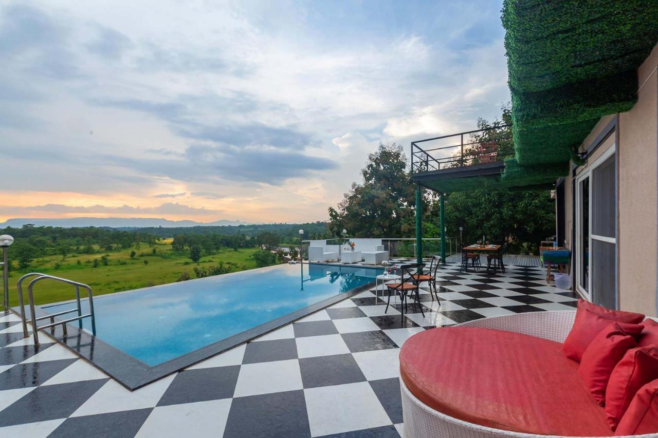 Stayvista'S Vine & Splash - Riverside Villa With An Infinity Pool And Indoor Games Karjat Buitenkant foto