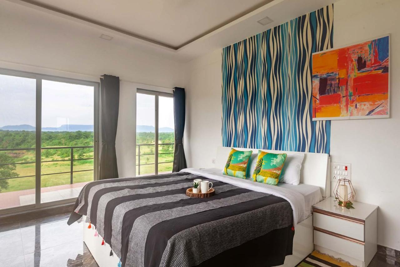 Stayvista'S Vine & Splash - Riverside Villa With An Infinity Pool And Indoor Games Karjat Buitenkant foto