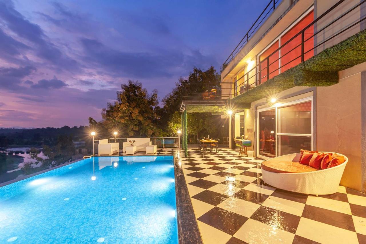 Stayvista'S Vine & Splash - Riverside Villa With An Infinity Pool And Indoor Games Karjat Buitenkant foto