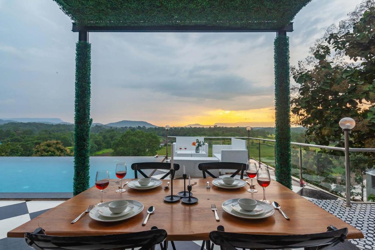 Stayvista'S Vine & Splash - Riverside Villa With An Infinity Pool And Indoor Games Karjat Buitenkant foto